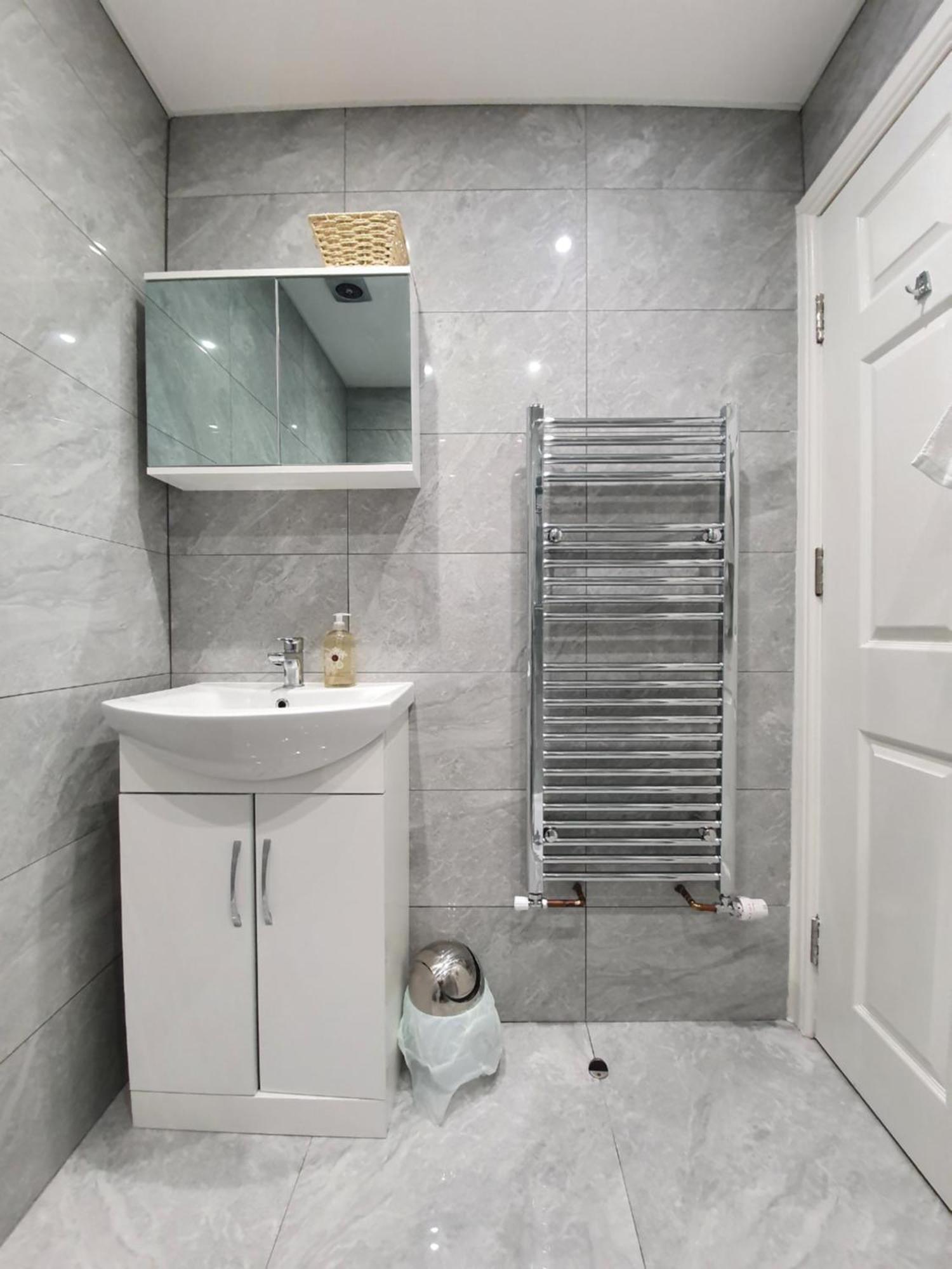 Self-Contained Guest Suite กิลด์ฟอร์ด ภายนอก รูปภาพ
